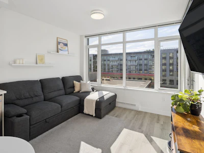 602-200 Nelson's Crescent - 2