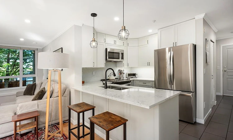 203-3235 W 4th Avenue