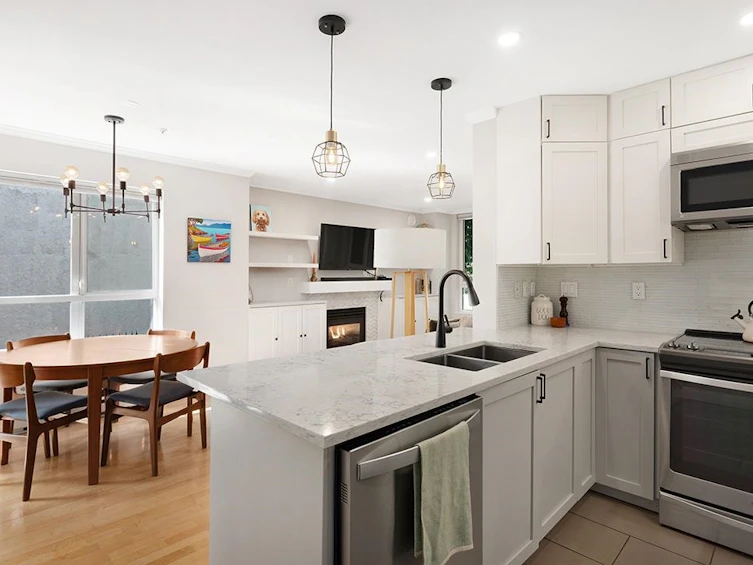 203-3235 W 4th Avenue, Vancouver, BC, V6K 1R8 - 2