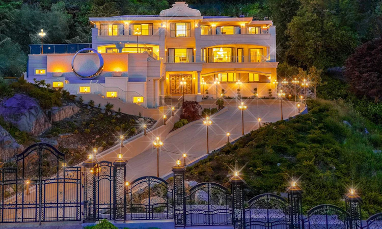 1121 Crestline Road