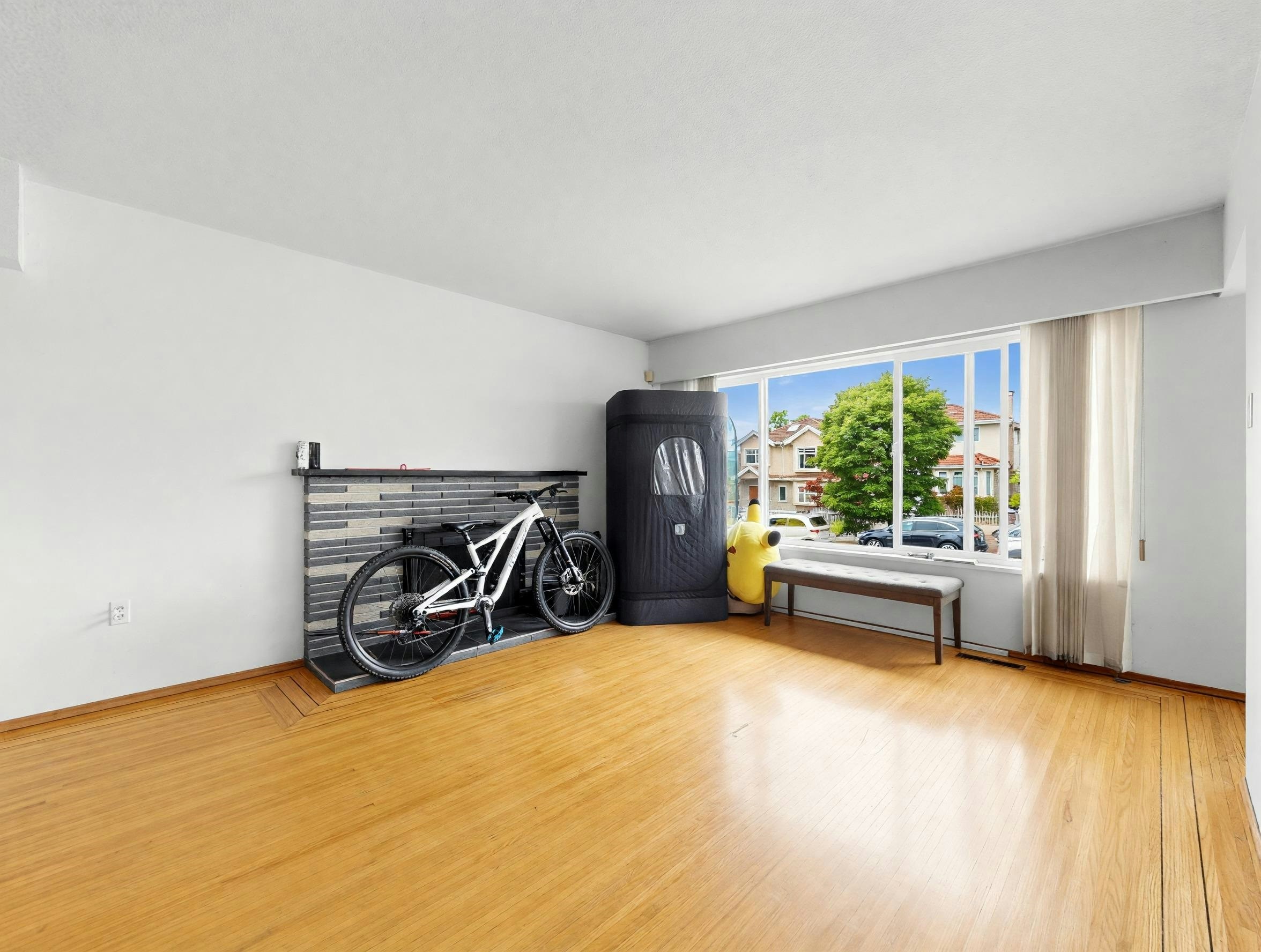 1972 E 51st Avenue, Vancouver, BC, V5P 1V9 - 3