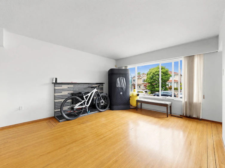 1972 E 51st Avenue, Vancouver, BC, V5P 1V9 - 3