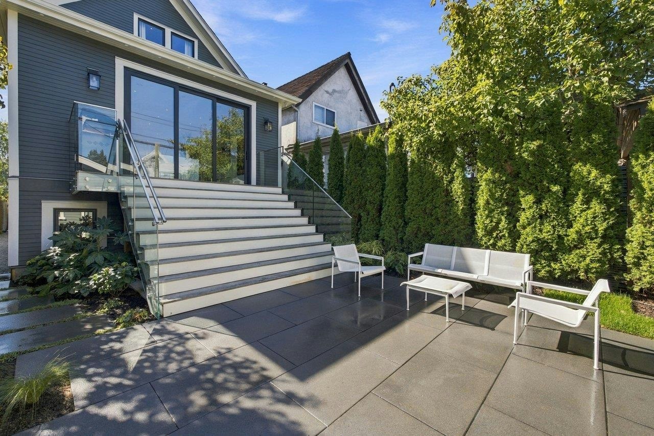 279 E 18th Avenue, Vancouver, BC, V5V 1E5 - 18