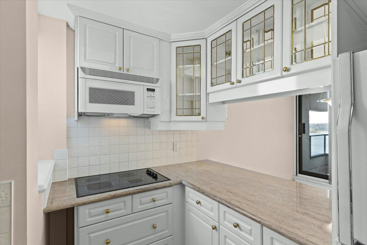 1601-1995 Beach Avenue, Vancouver, BC, V6G 2Y3 - 16