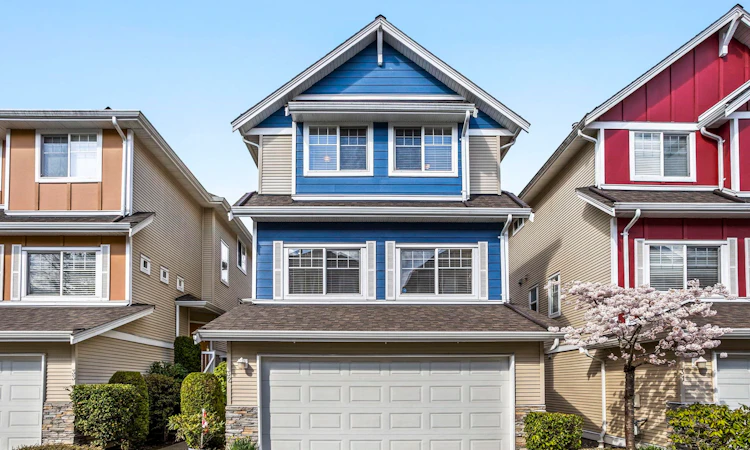 32-1108 Riverside Close