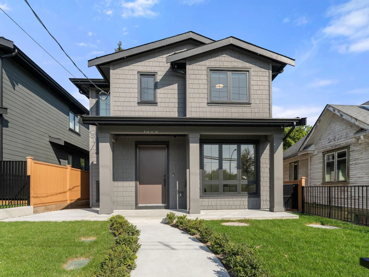 1350 Ross Road, North Vancouver, BC, V7J 1V2