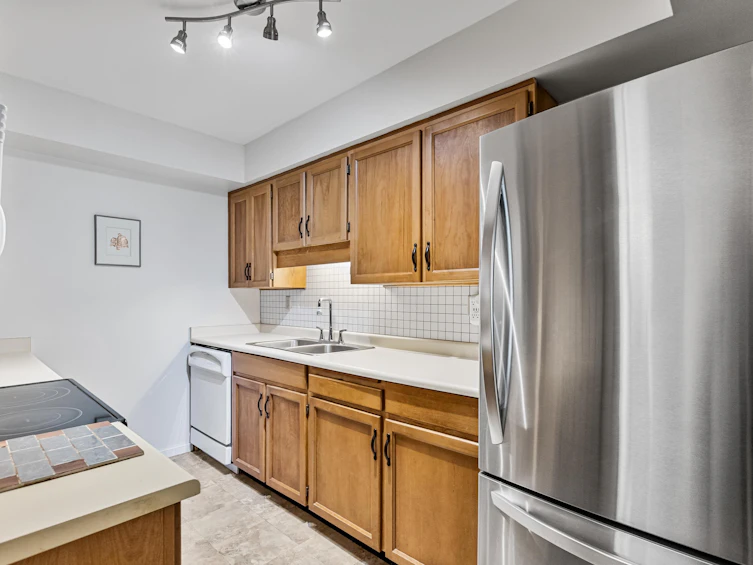 204-1458 Blackwood Street, Surrey, BC, V4B 3V4 - 4