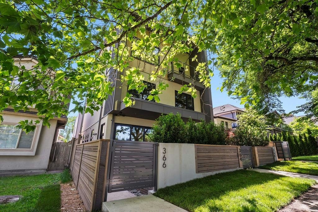366 E 23rd Avenue, Vancouver, BC, V5V 1X5 - 2