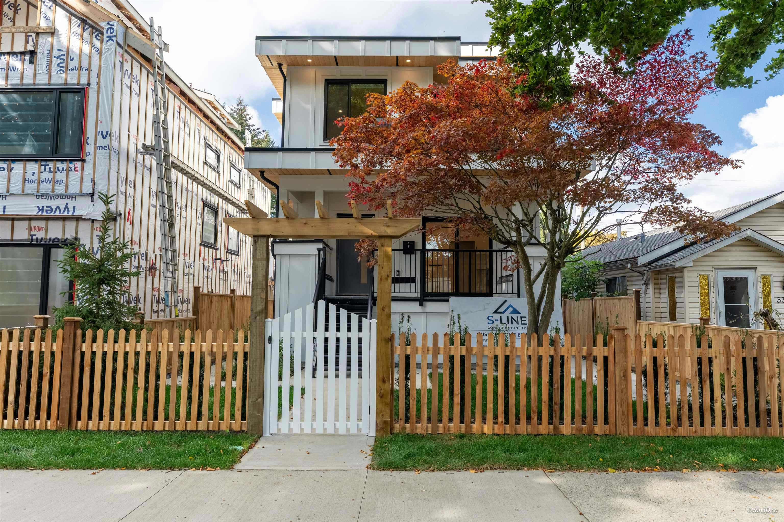 1-5385 Earles Street, Vancouver, BC, V5R 3S2