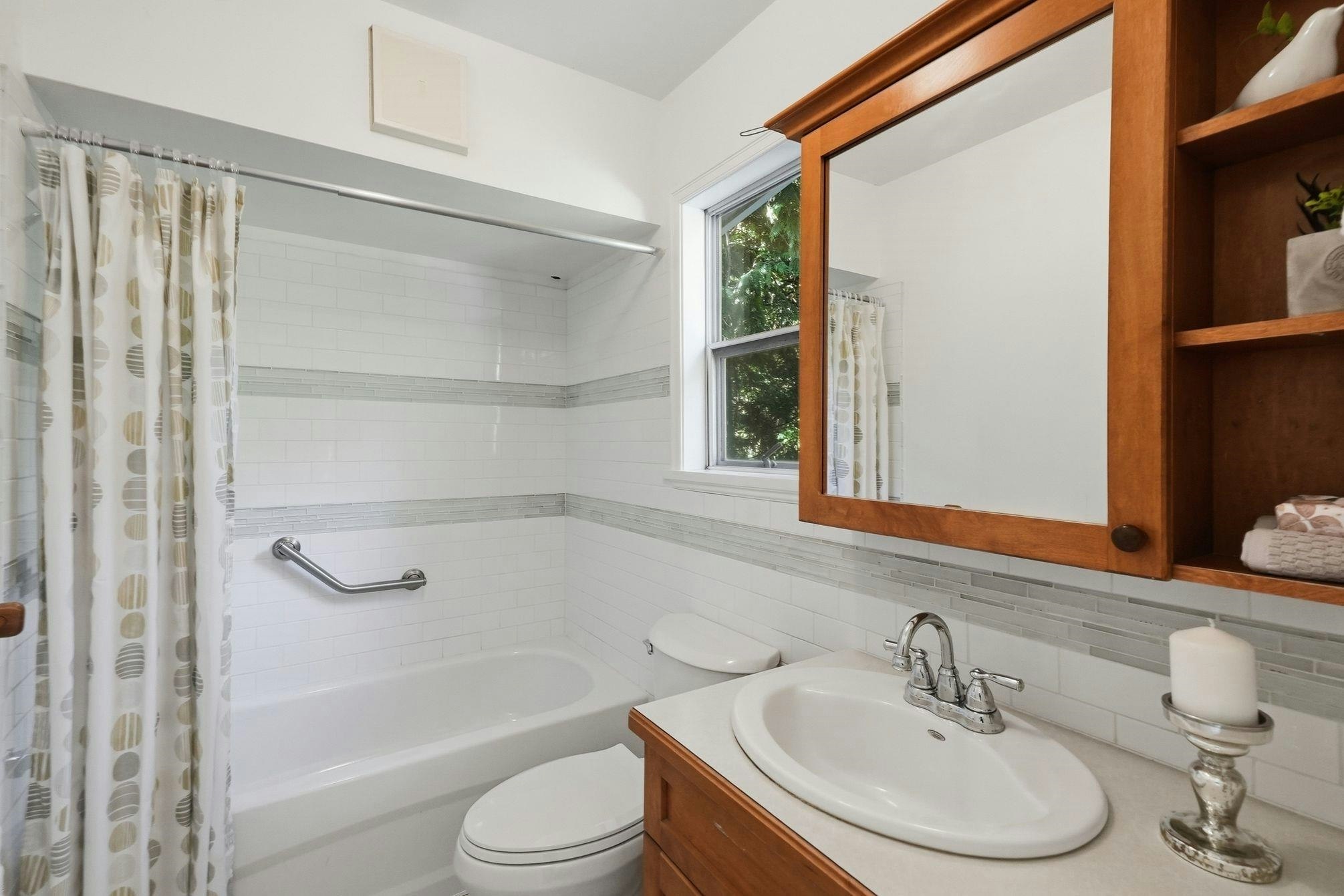 10461 Main Street, Delta, BC, V4C 2P7 - 11