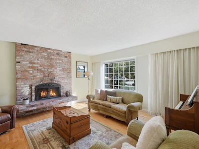 10461 Main Street - 2