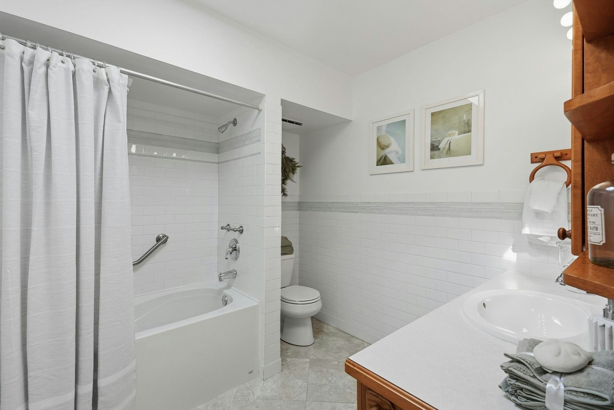 10461 Main Street, Delta, BC, V4C 2P7 - 8