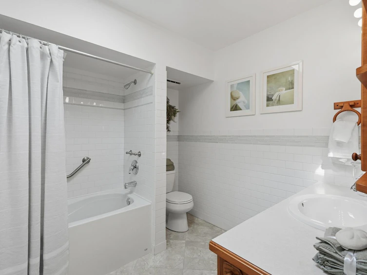 10461 Main Street, Delta, BC, V4C 2P7 - 8