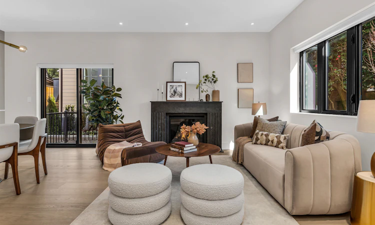 2-4088 Maple Crescent