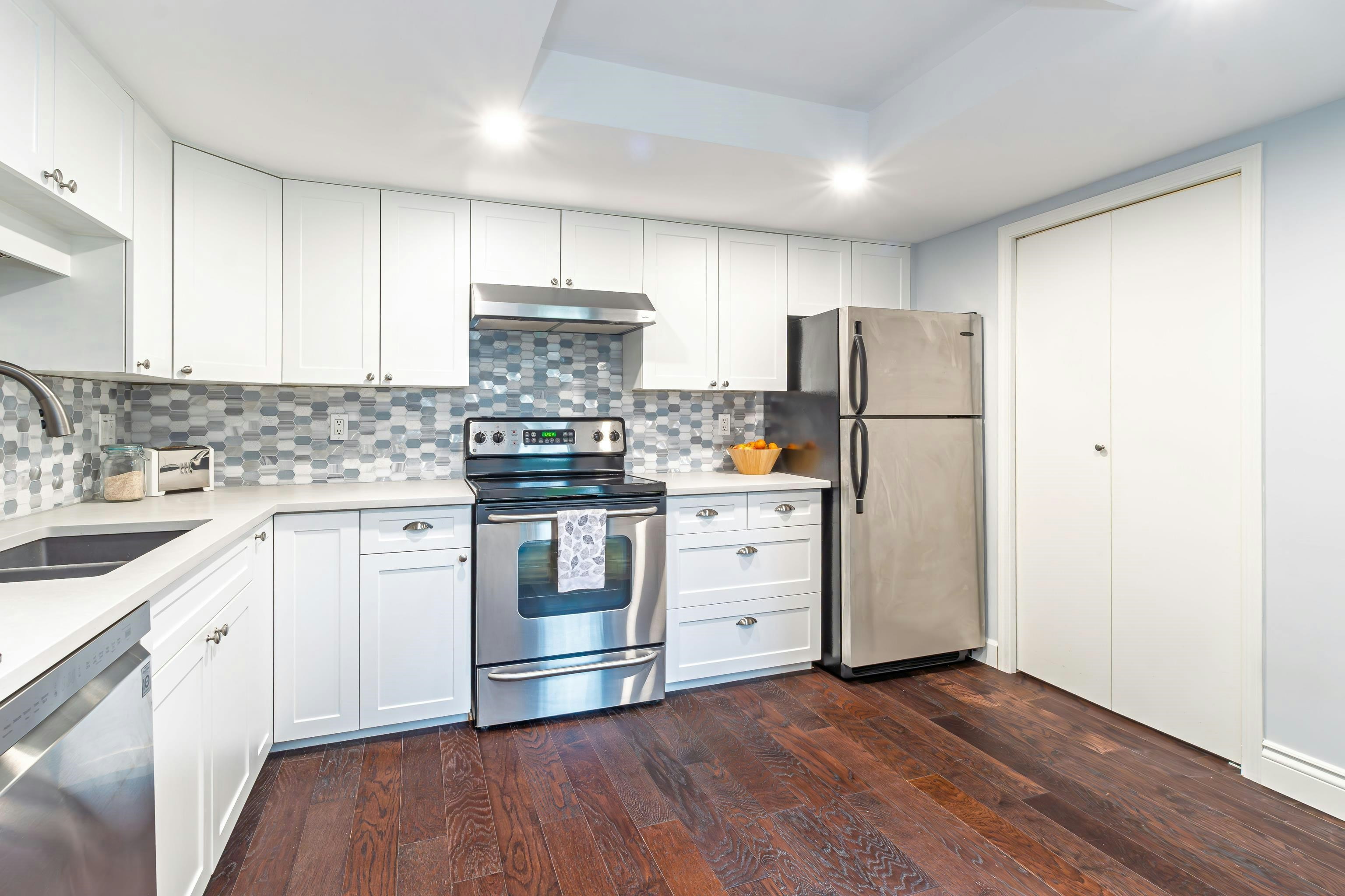 305-2925 Glen Drive, Coquitlam, BC, V3B 7H9 - 13