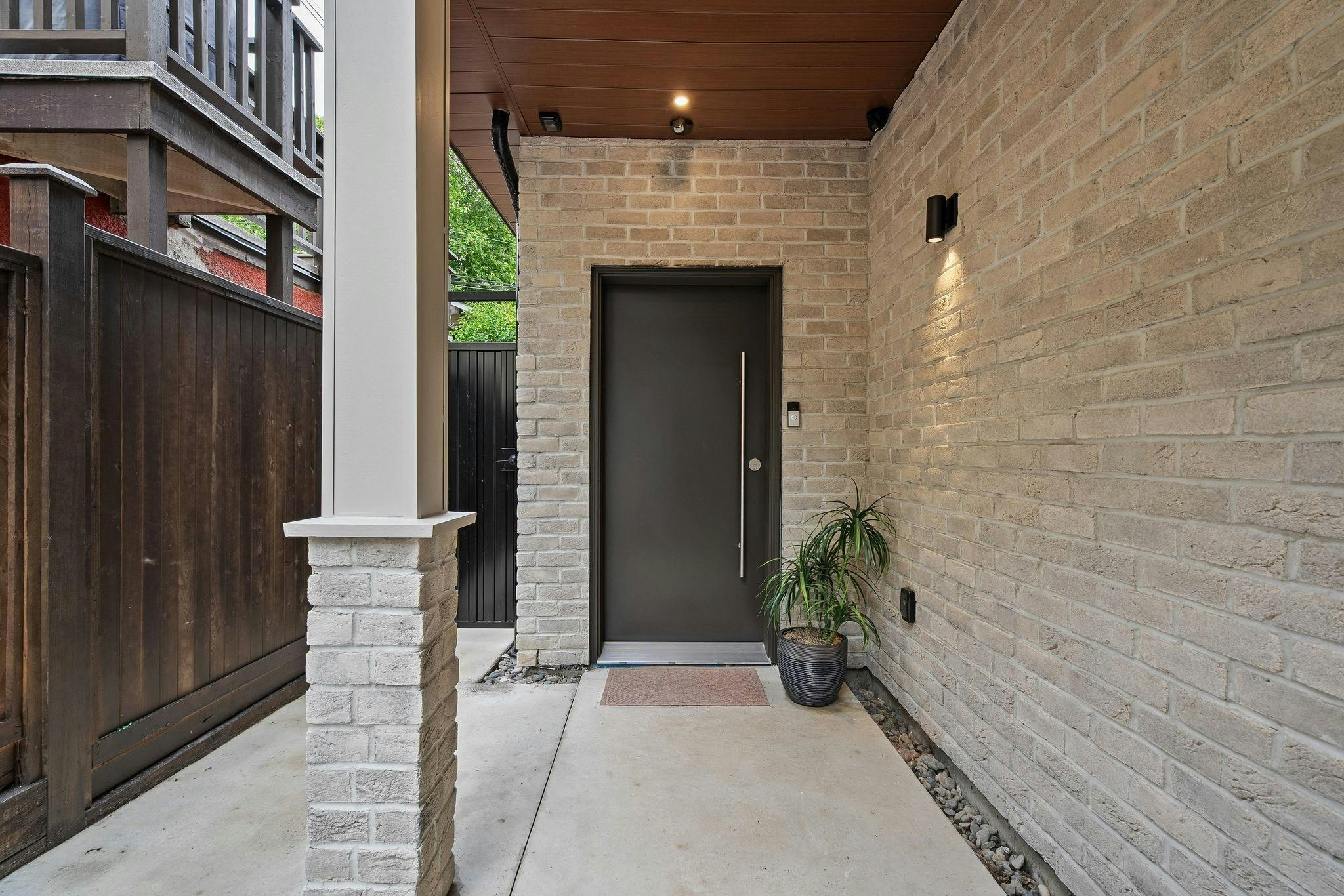 2-2211 William Street - 4
