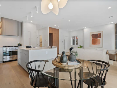 2-2211 William Street - 5