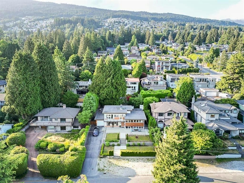 1555 Lawson Avenue, West Vancouver, BC, V7V 2C8 - 34