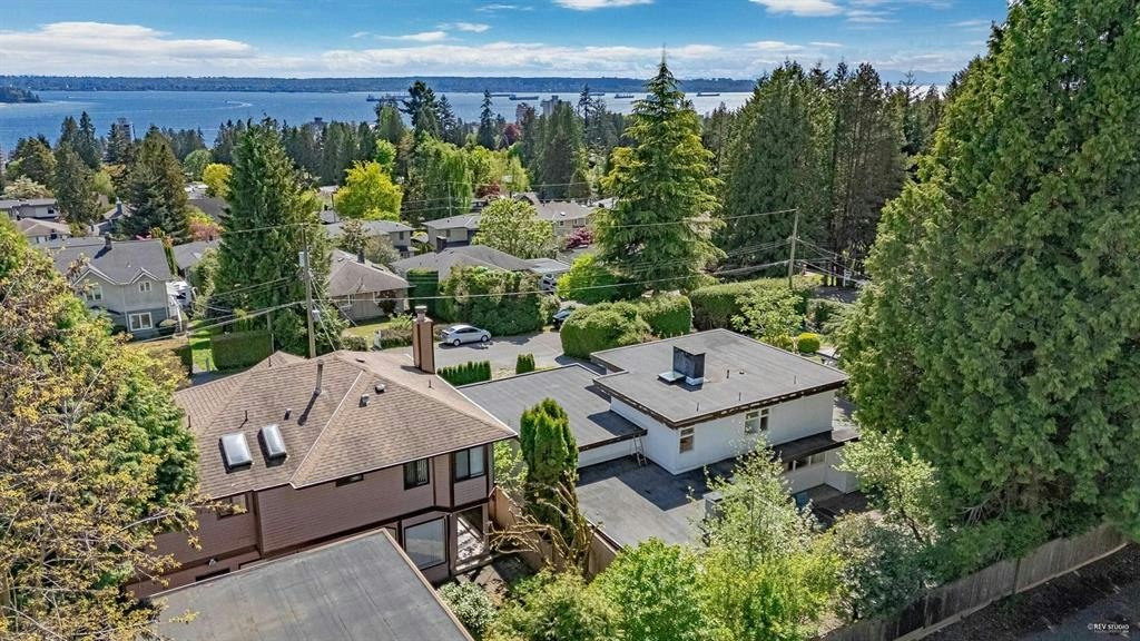 1555 Lawson Avenue, West Vancouver, BC, V7V 2C8 - 39