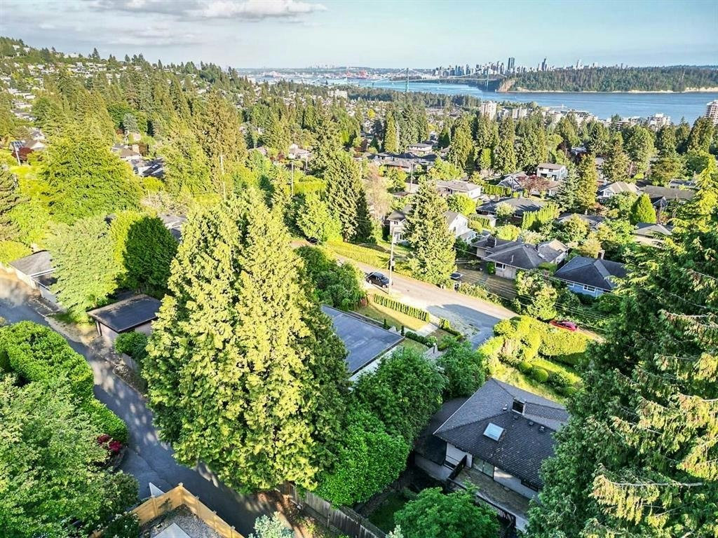 1555 Lawson Avenue, West Vancouver, BC, V7V 2C8 - 35