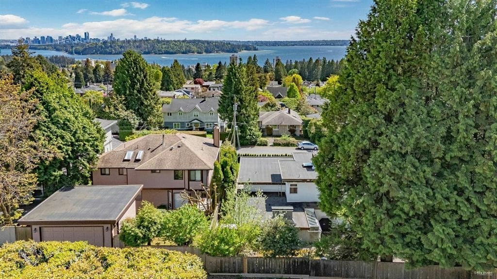 1555 Lawson Avenue, West Vancouver, BC, V7V 2C8 - 32
