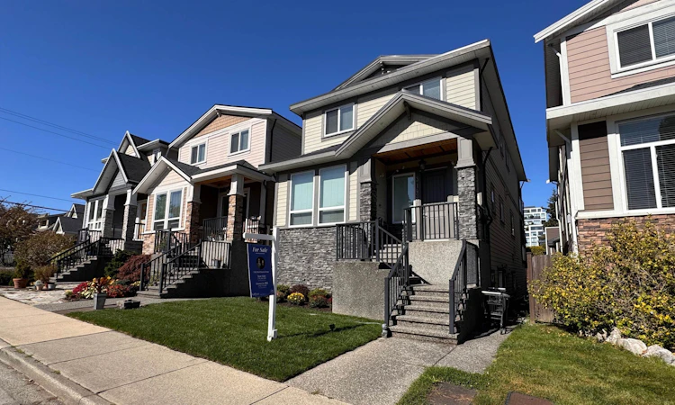 3-1426 Finlay Street