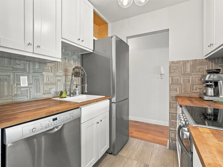 304-1611 E 3rd Avenue, Vancouver, BC, V5N 1H1 - 9