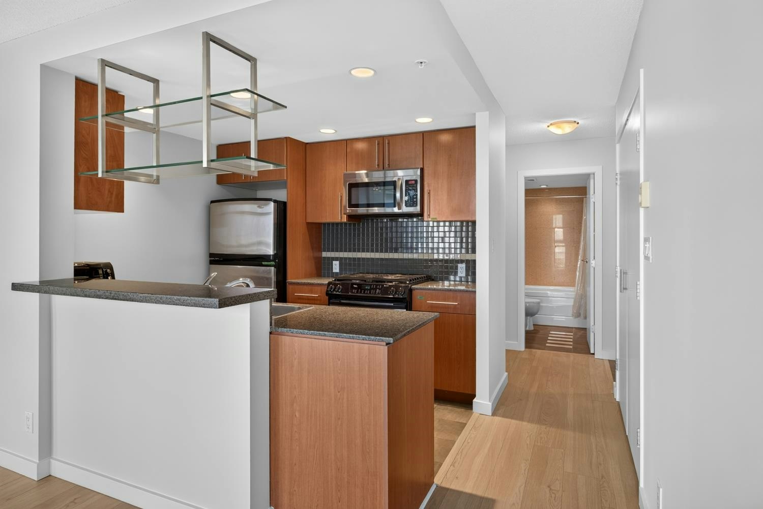 906-455 Beach Crescent - 2