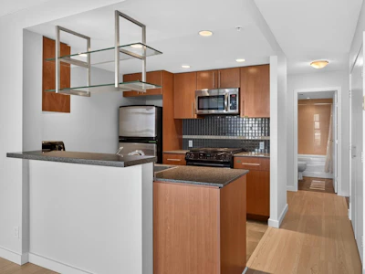 906-455 Beach Crescent - 2