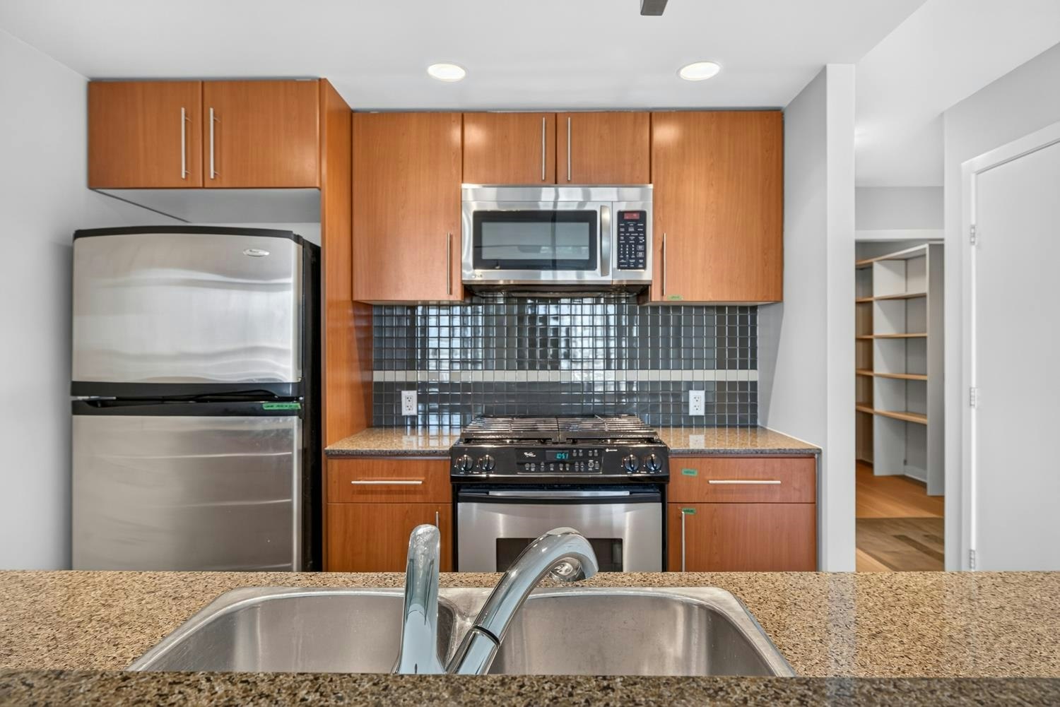 906-455 Beach Crescent - 3