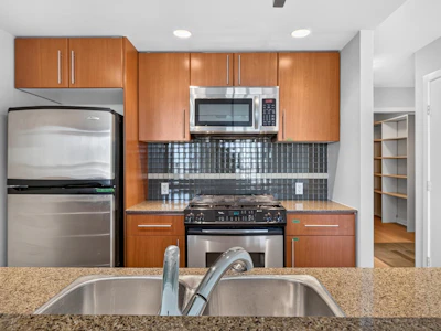 906-455 Beach Crescent - 3
