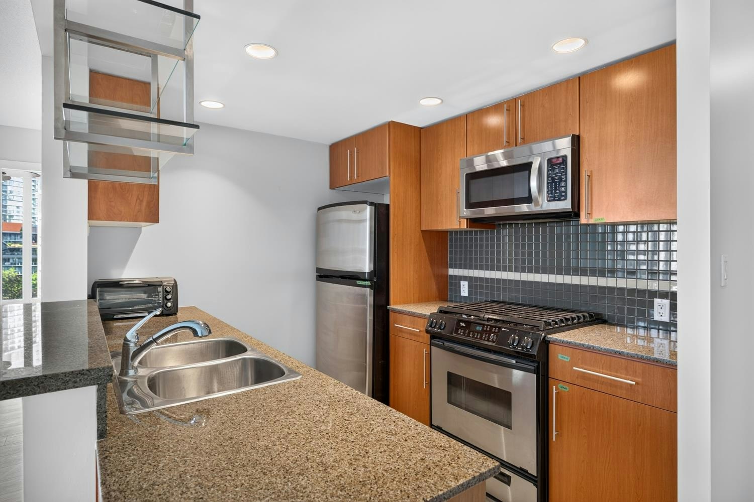 906-455 Beach Crescent - 4