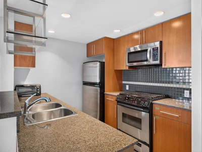 906-455 Beach Crescent - 4
