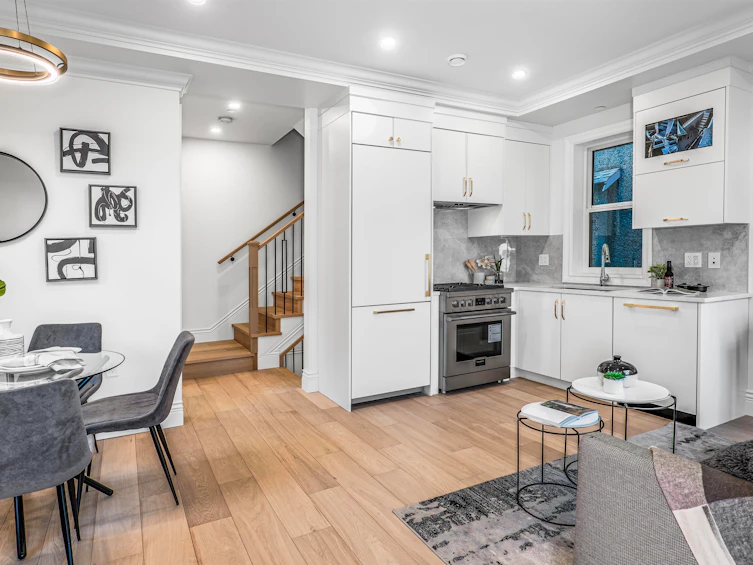 3812 W 15th Avenue, Vancouver, BC, V6R 2Z9 - 4
