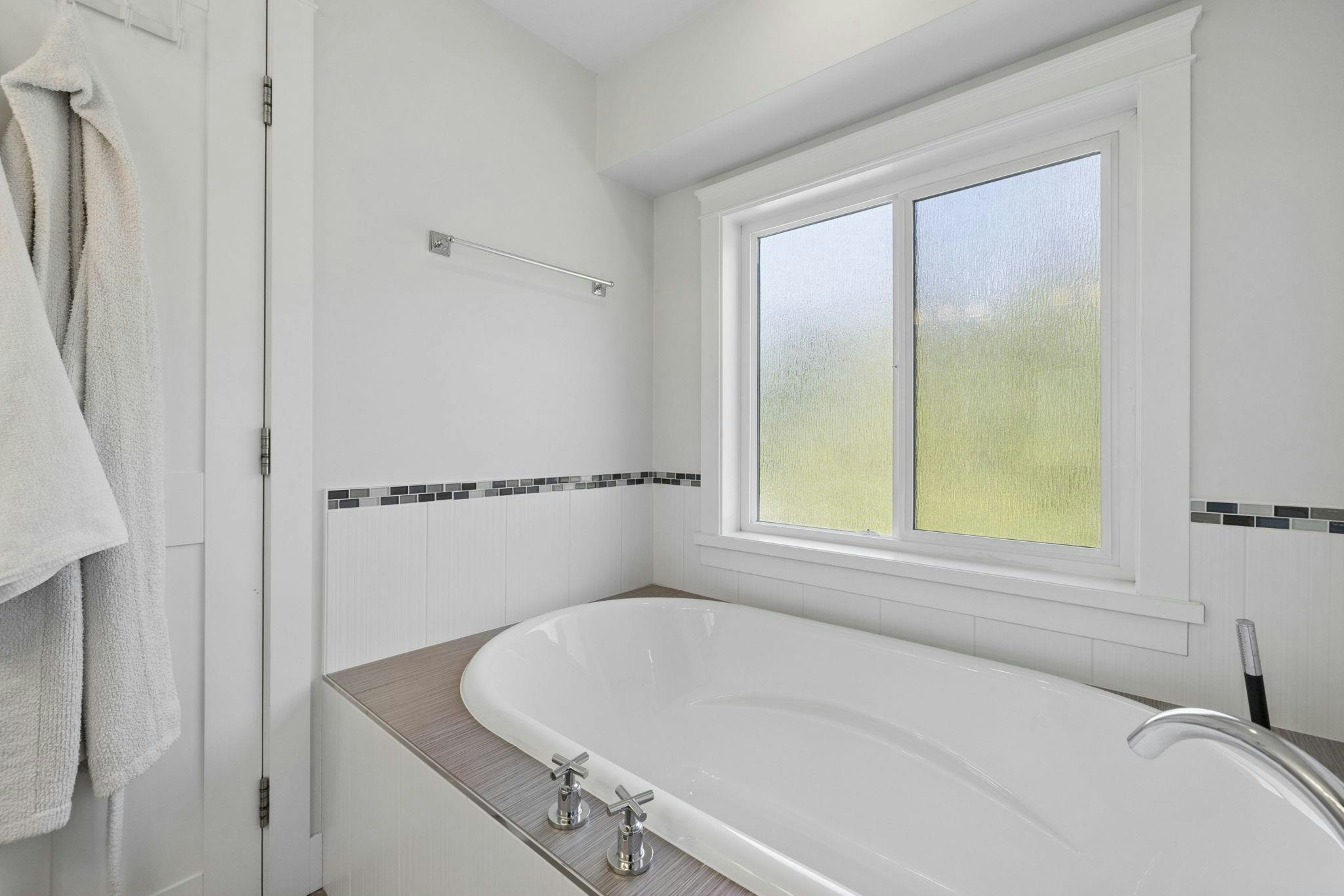24371 104 Avenue, Maple Ridge, BC, V2W 0G7 - 24