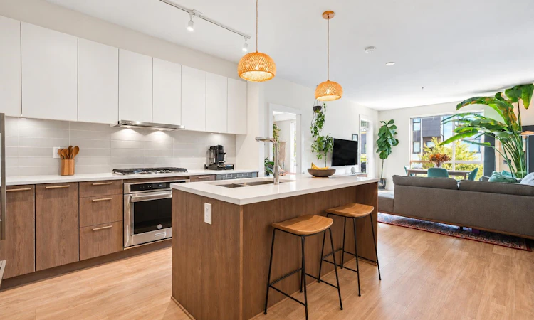 105-625 E 3rd Street