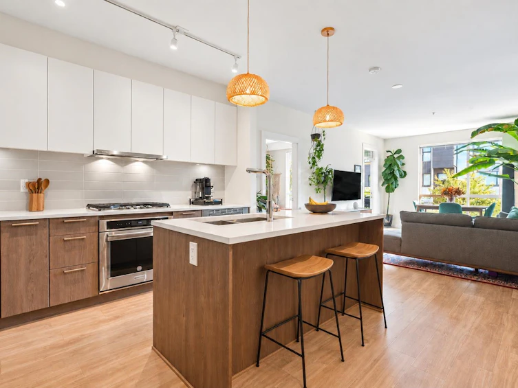 105-625 E 3rd Street, North Vancouver, BC, V7L 1G6