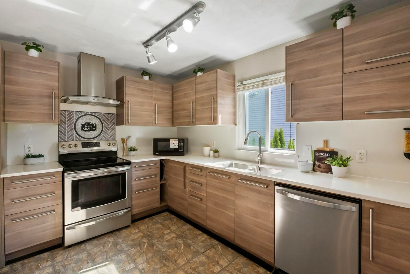 9511 160 Street, Surrey, BC, V4N 2N9 - 7