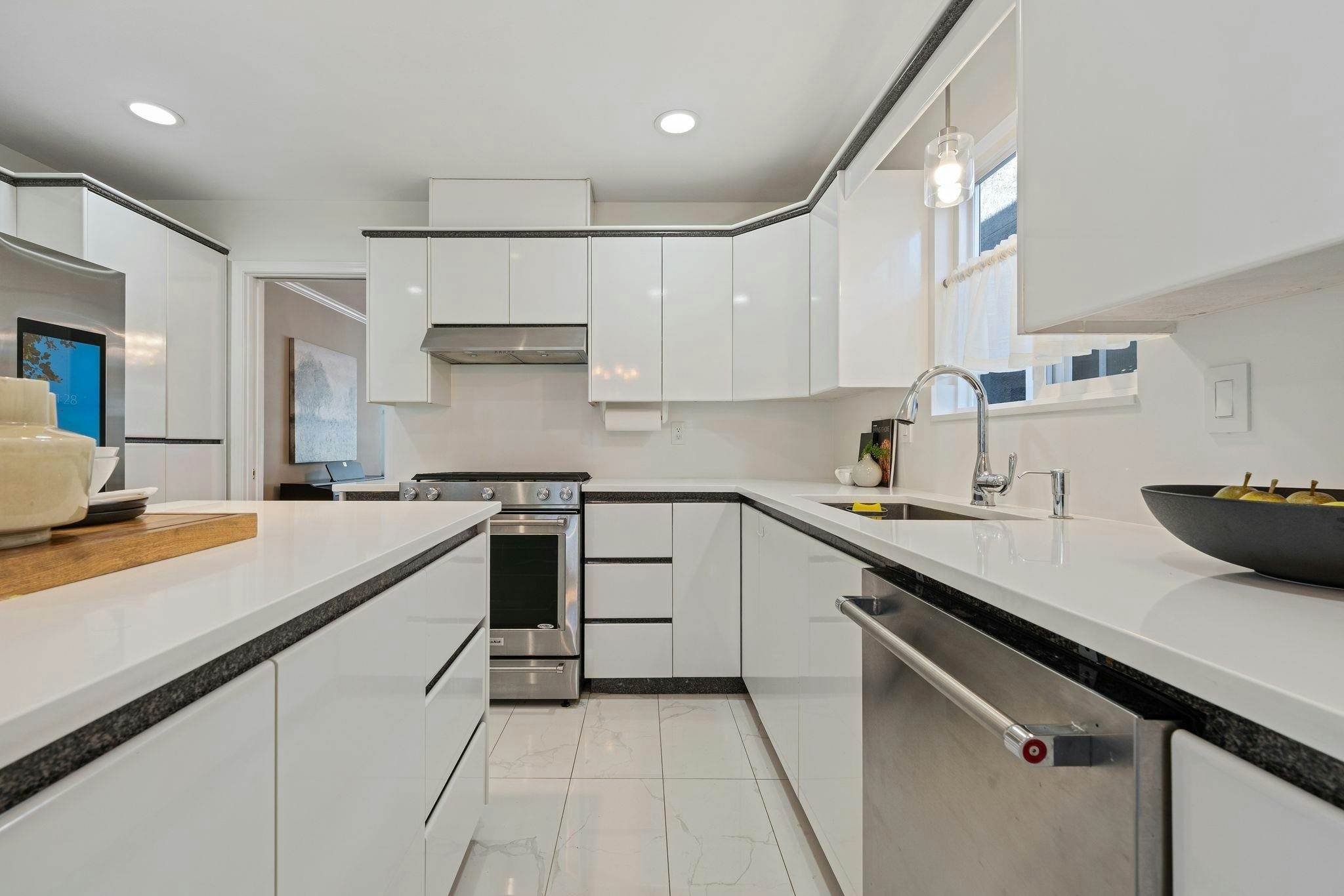 1154 Harold Road, North Vancouver, BC, V7K 1G3 - 7