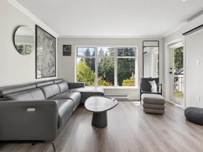 201-1140 Strathaven Drive - 4