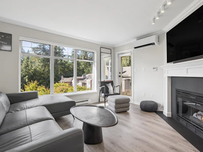 201-1140 Strathaven Drive - 2