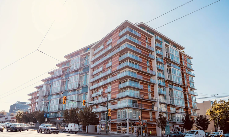 605-180 E 2nd Avenue