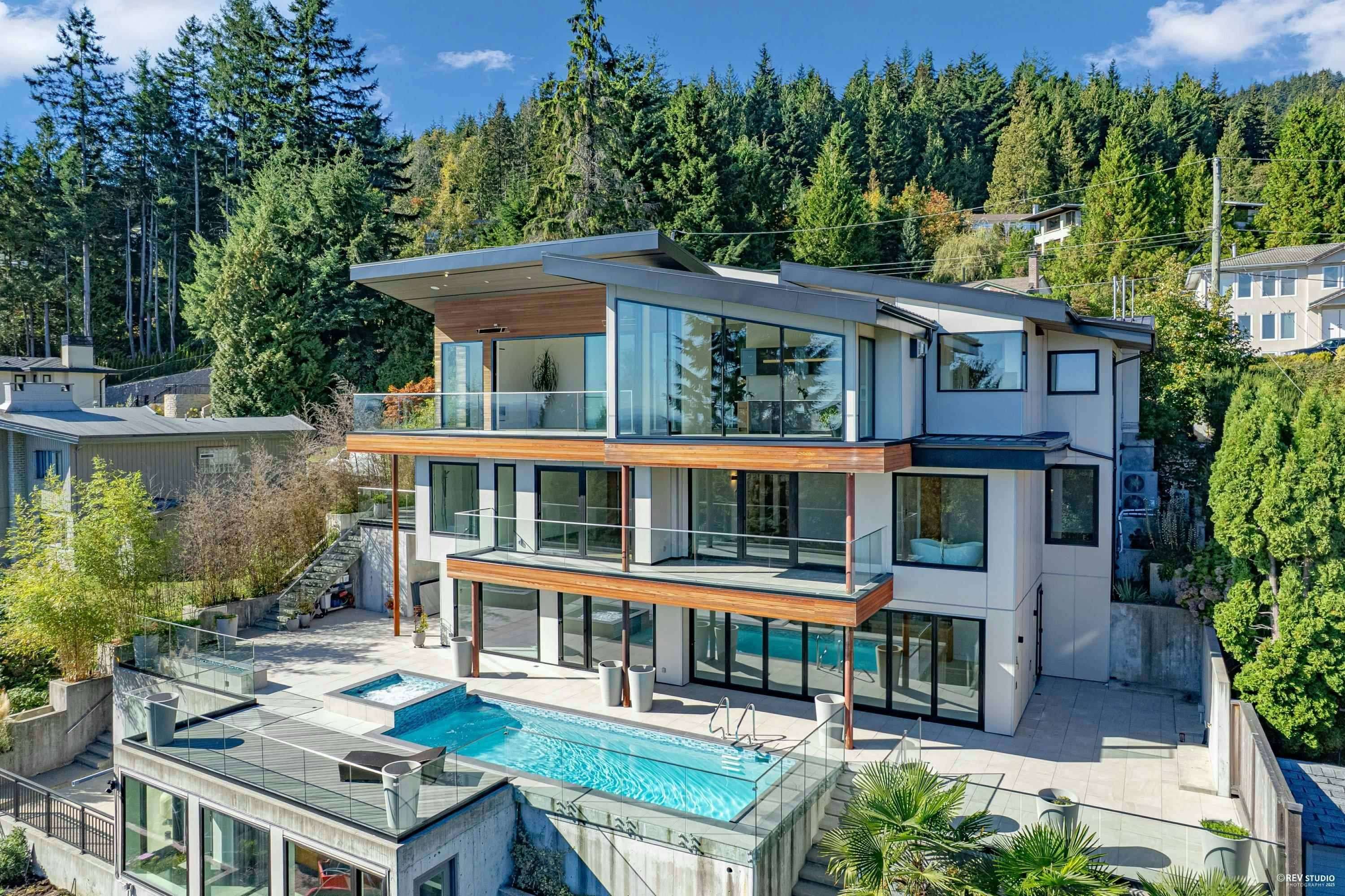 535 Craigmohr Drive, West Vancouver, BC, V7S 1W8