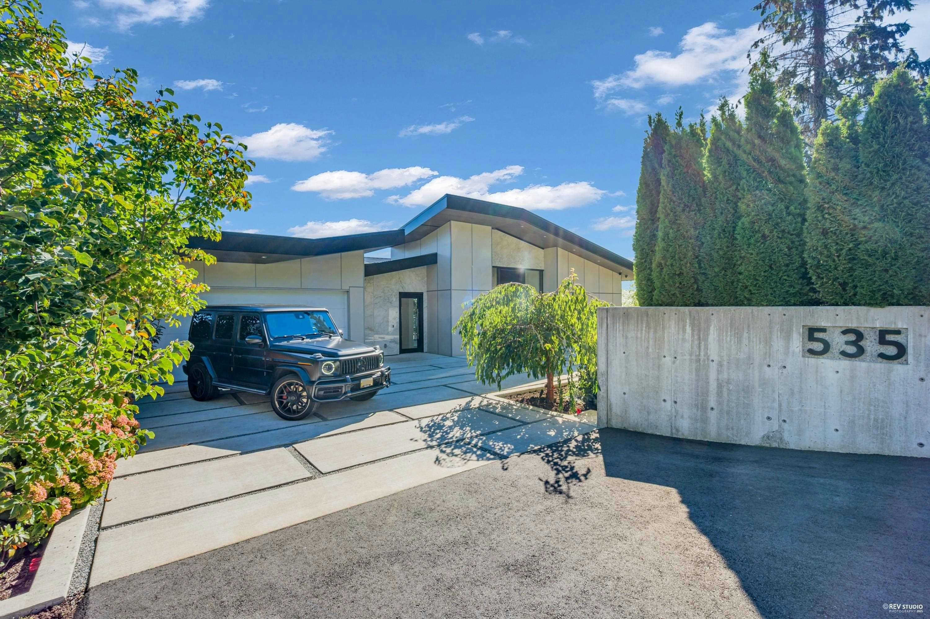 535 Craigmohr Drive, West Vancouver, BC, V7S 1W8 - 2