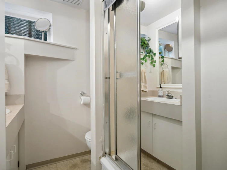 657 E Keith Road, North Vancouver, BC, V7L 1W4 - 24