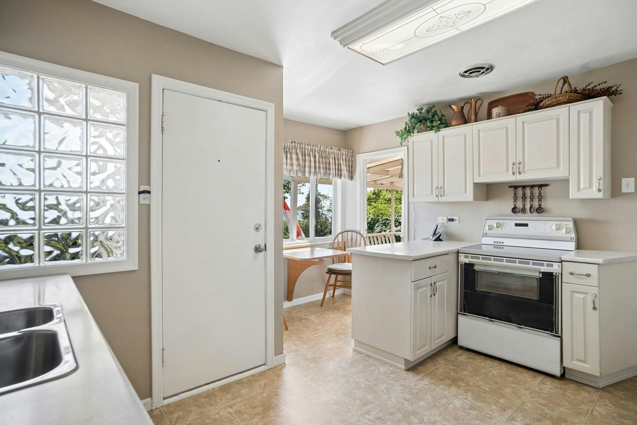 657 E Keith Road, North Vancouver, BC, V7L 1W4 - 13