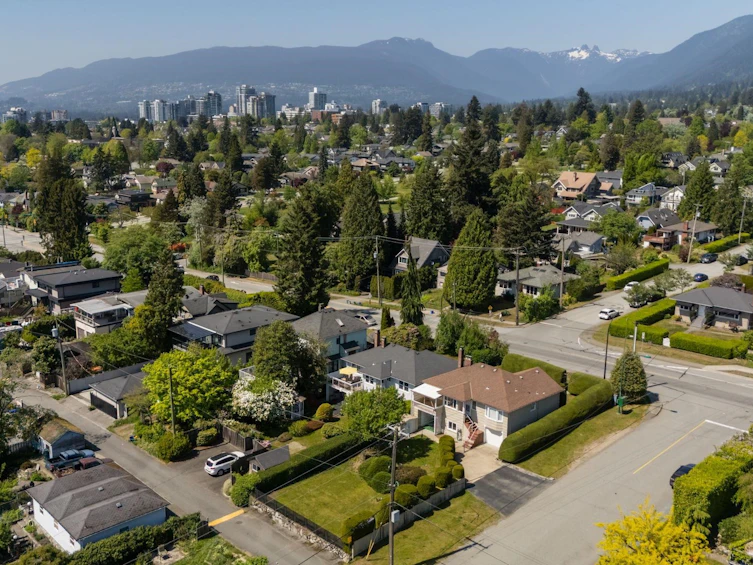 657 E Keith Road, North Vancouver, BC, V7L 1W4 - 32