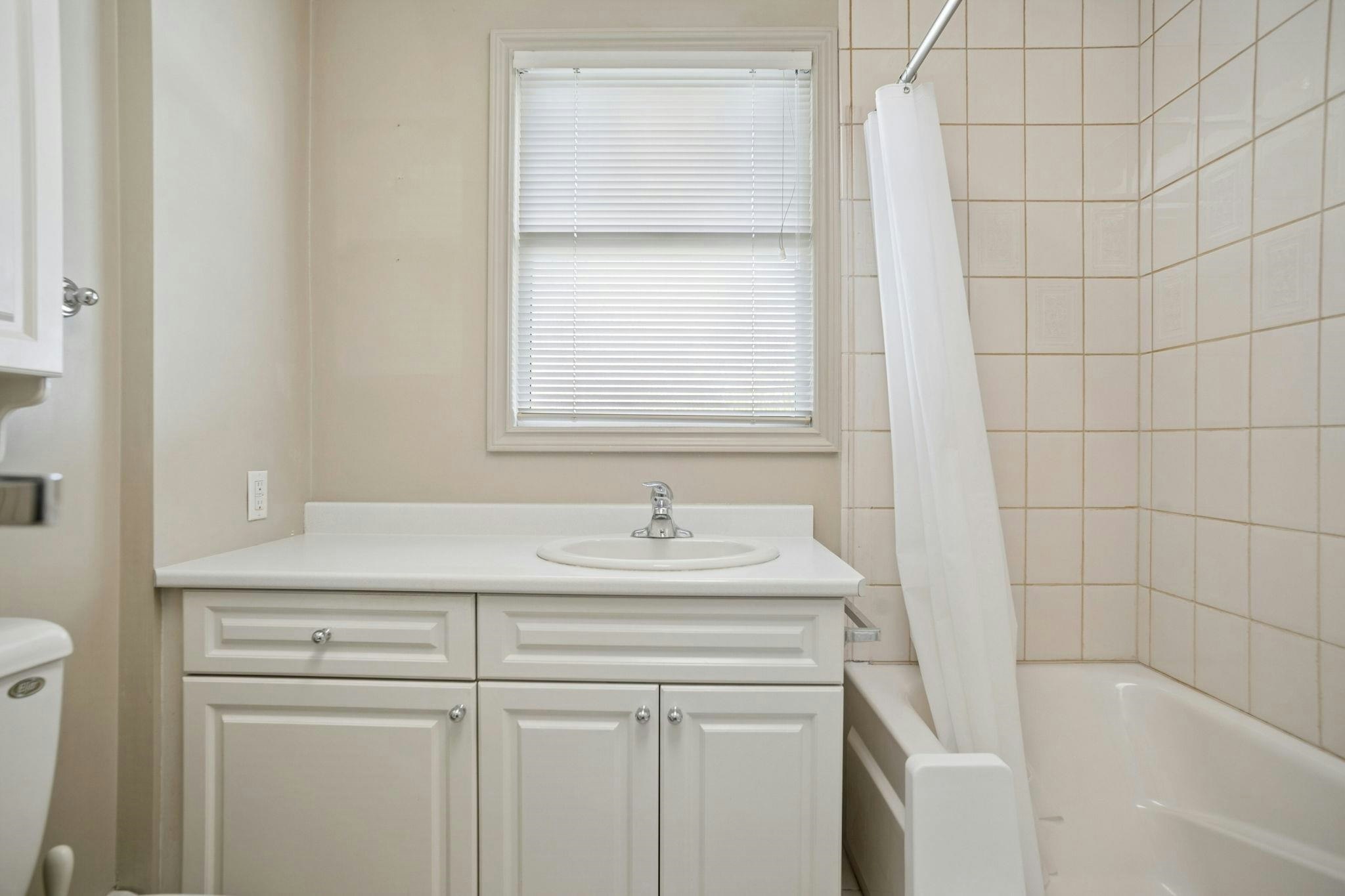 657 E Keith Road, North Vancouver, BC, V7L 1W4 - 18