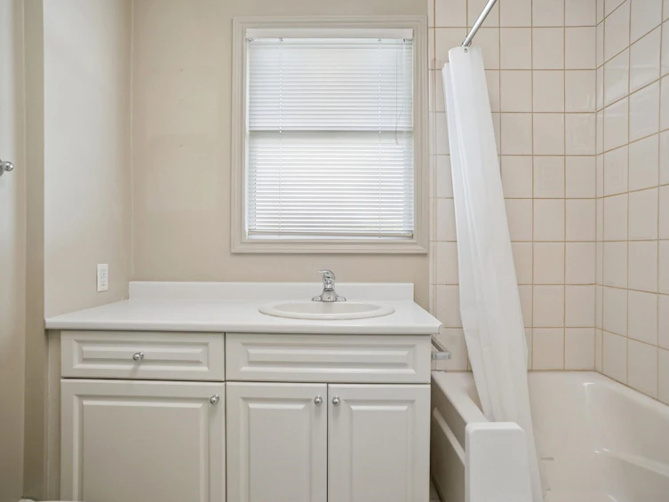 657 E Keith Road, North Vancouver, BC, V7L 1W4 - 18