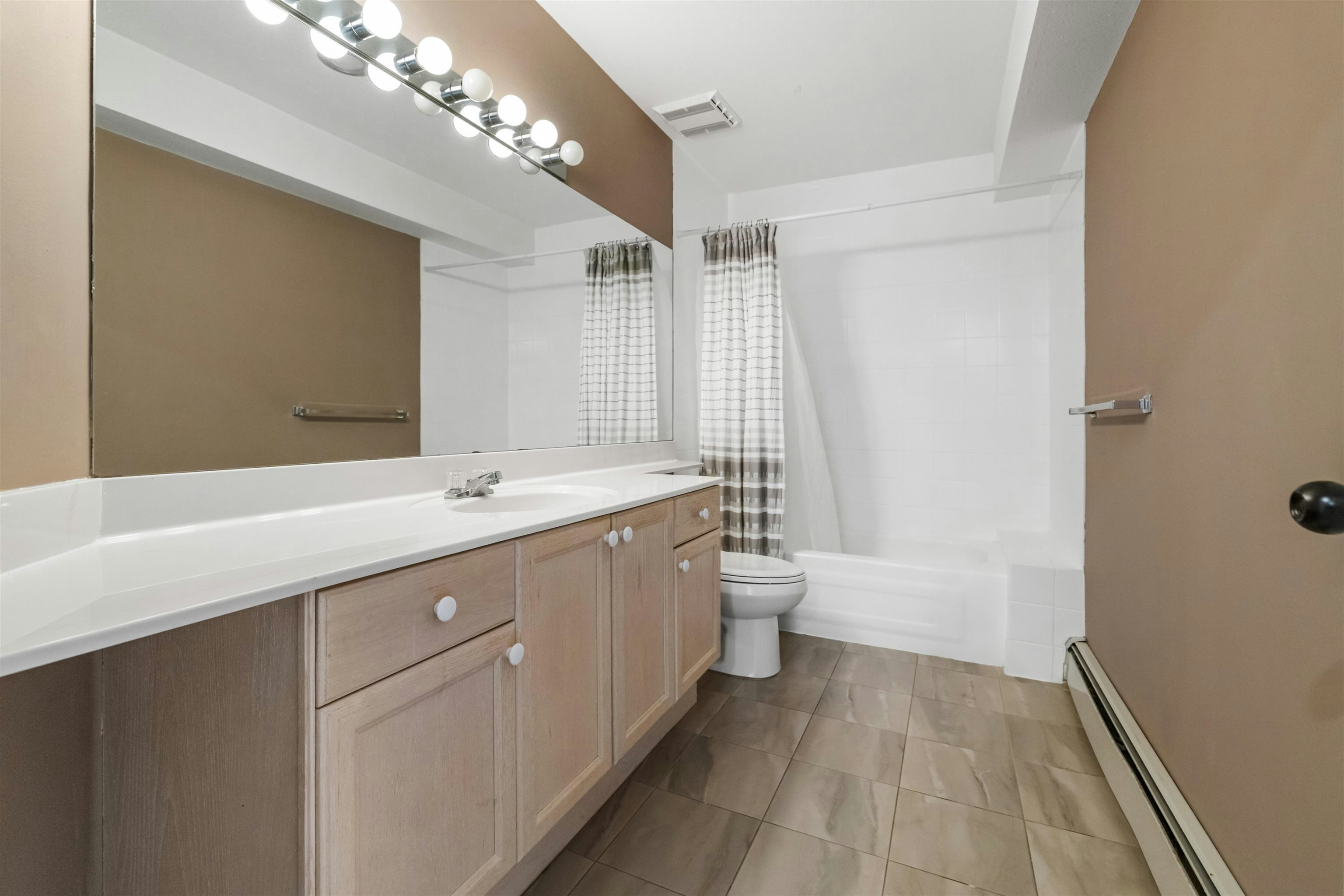 306-15233 Pacific Avenue, Surrey, BC, V4B 1P8 - 12